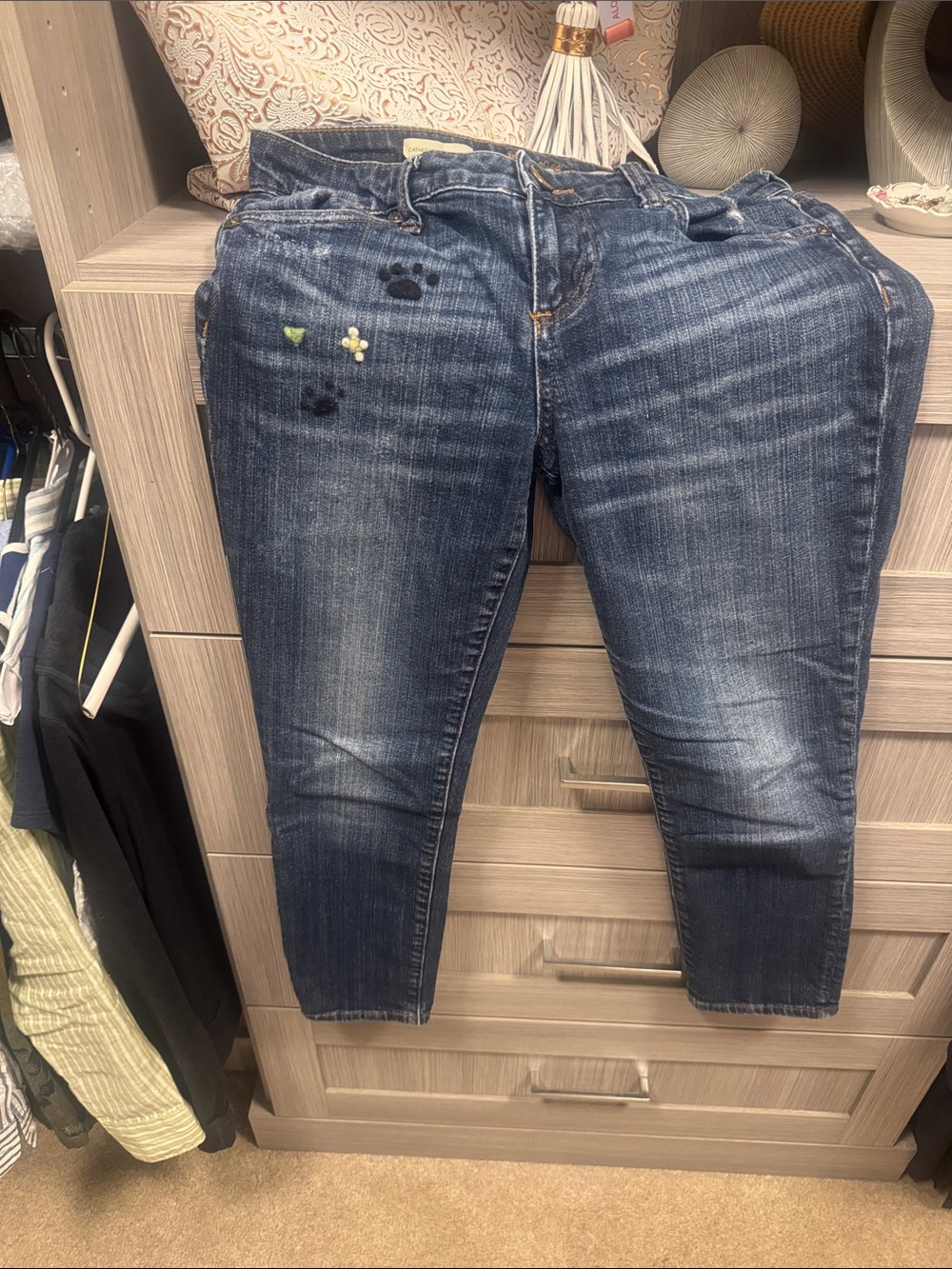 Kut from the Kloth Faded Blue Cropped Jeans with Embroidered Accents felted